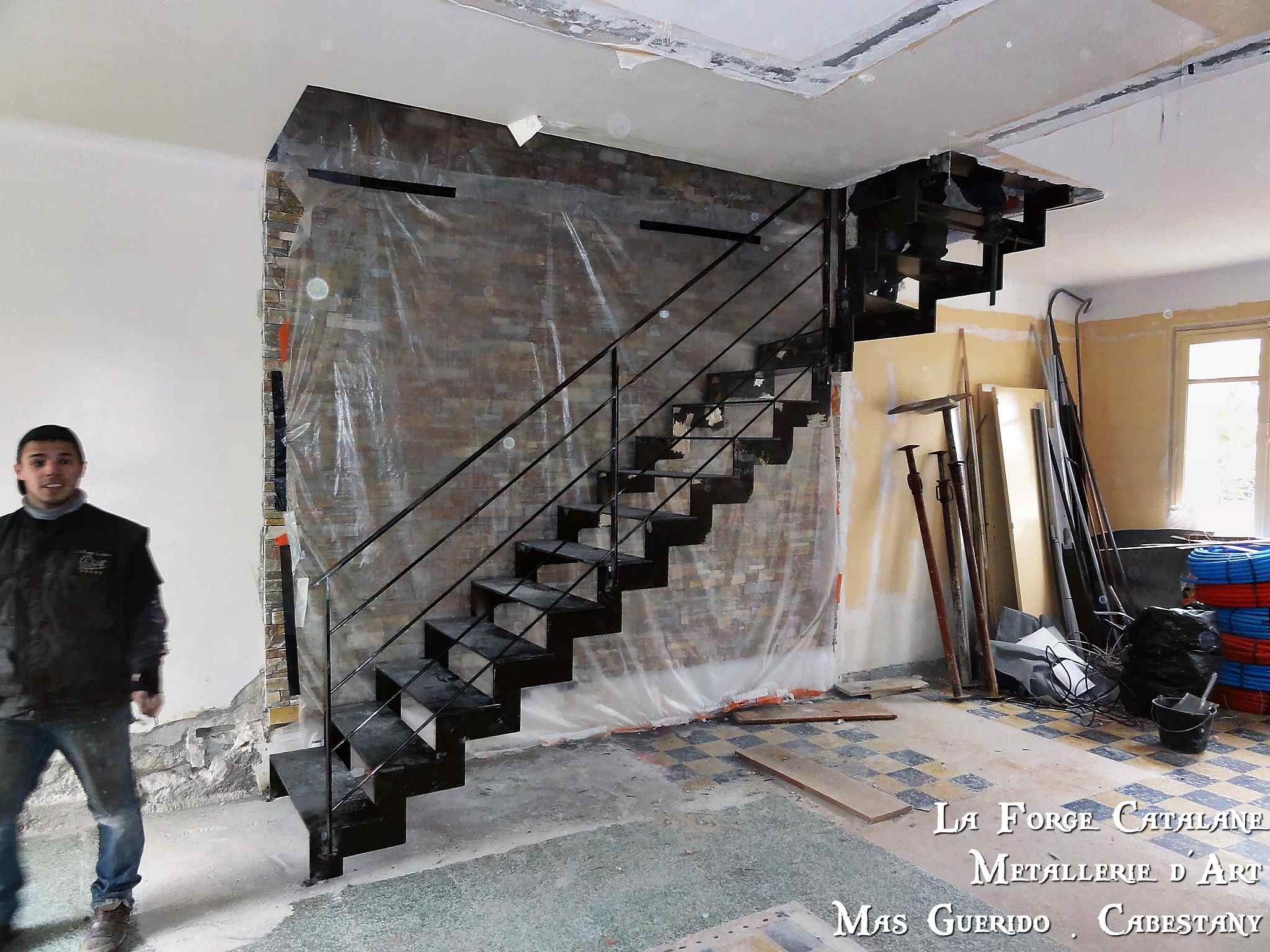 escalier limons cremaillere double decoupe laser marches fer 35 forge catalane.jpg